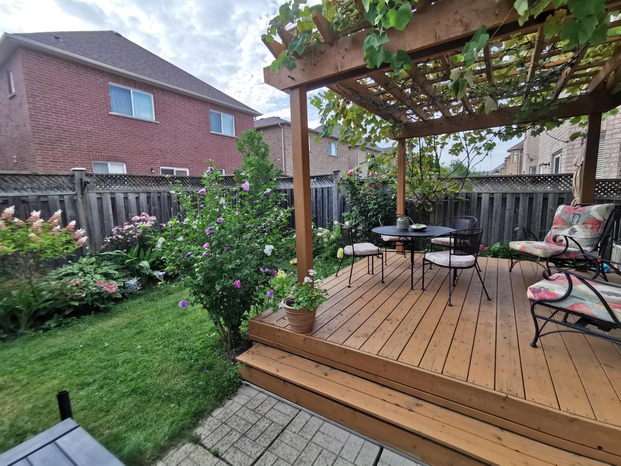 4 Bedroom 3 Washroom Charming Home In Markham With Warm Cozy Vibe Exteriér fotografie